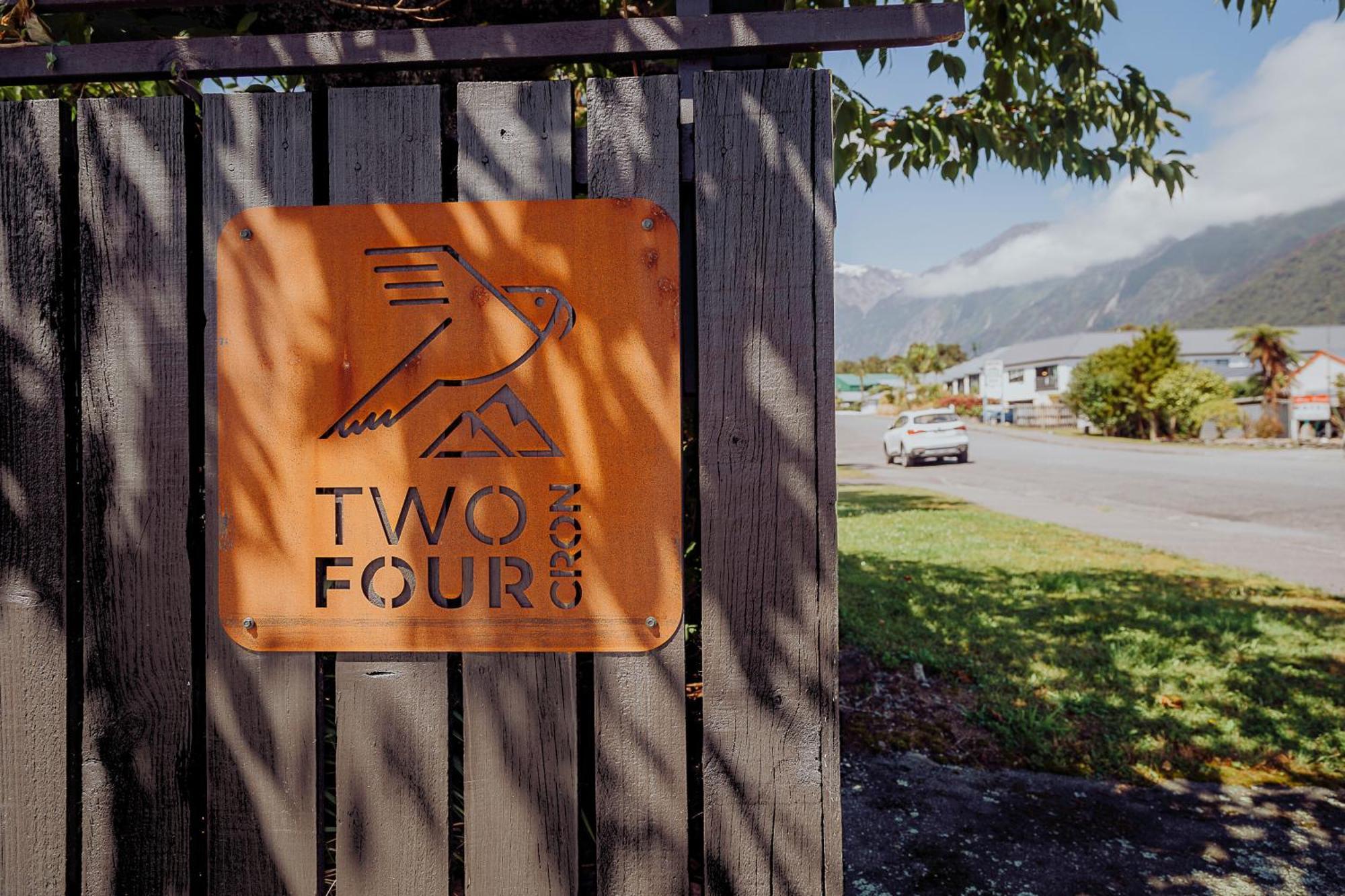 Two Four Cron Franz Josef别墅 外观 照片